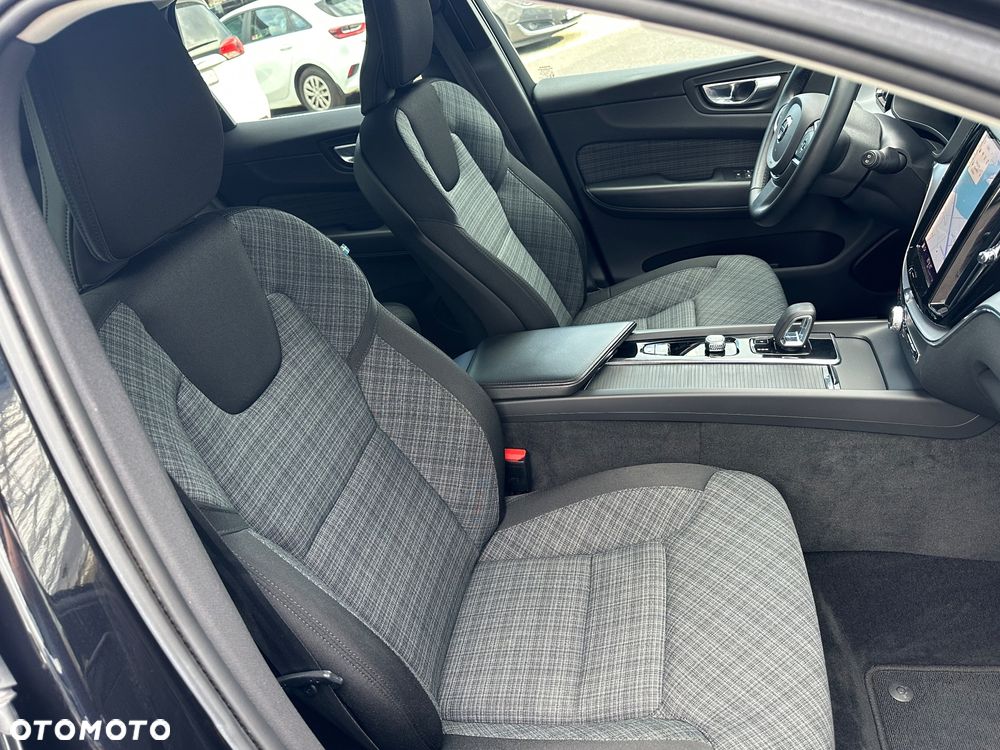 Volvo XC 60 B4 D AWD Geartronic Momentum Pro - 23