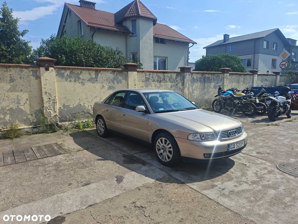 Audi A4 Limousine - 1