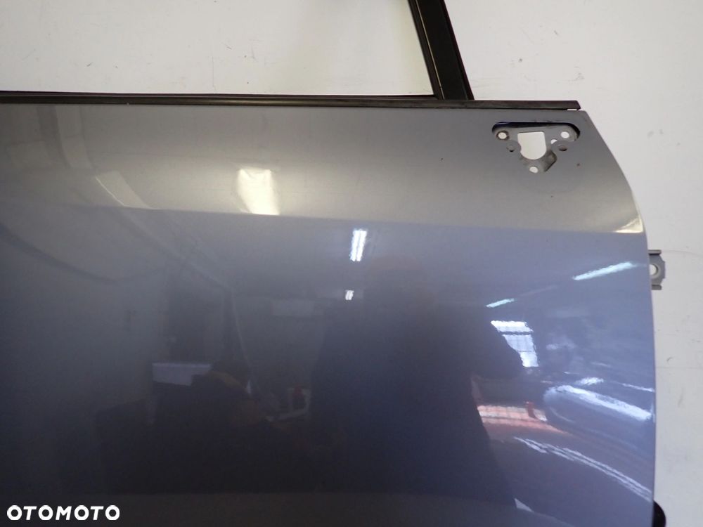 TOYOTA VERSO 09-13 DRZWI PRZEDNIE PRAWE 8T4 - 2