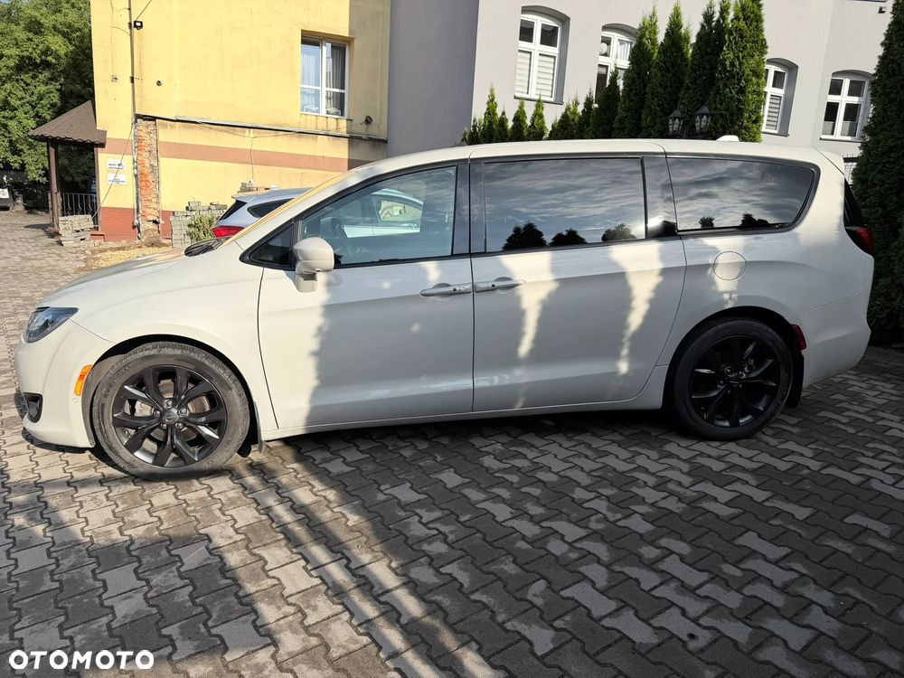 Chrysler Pacifica - 6