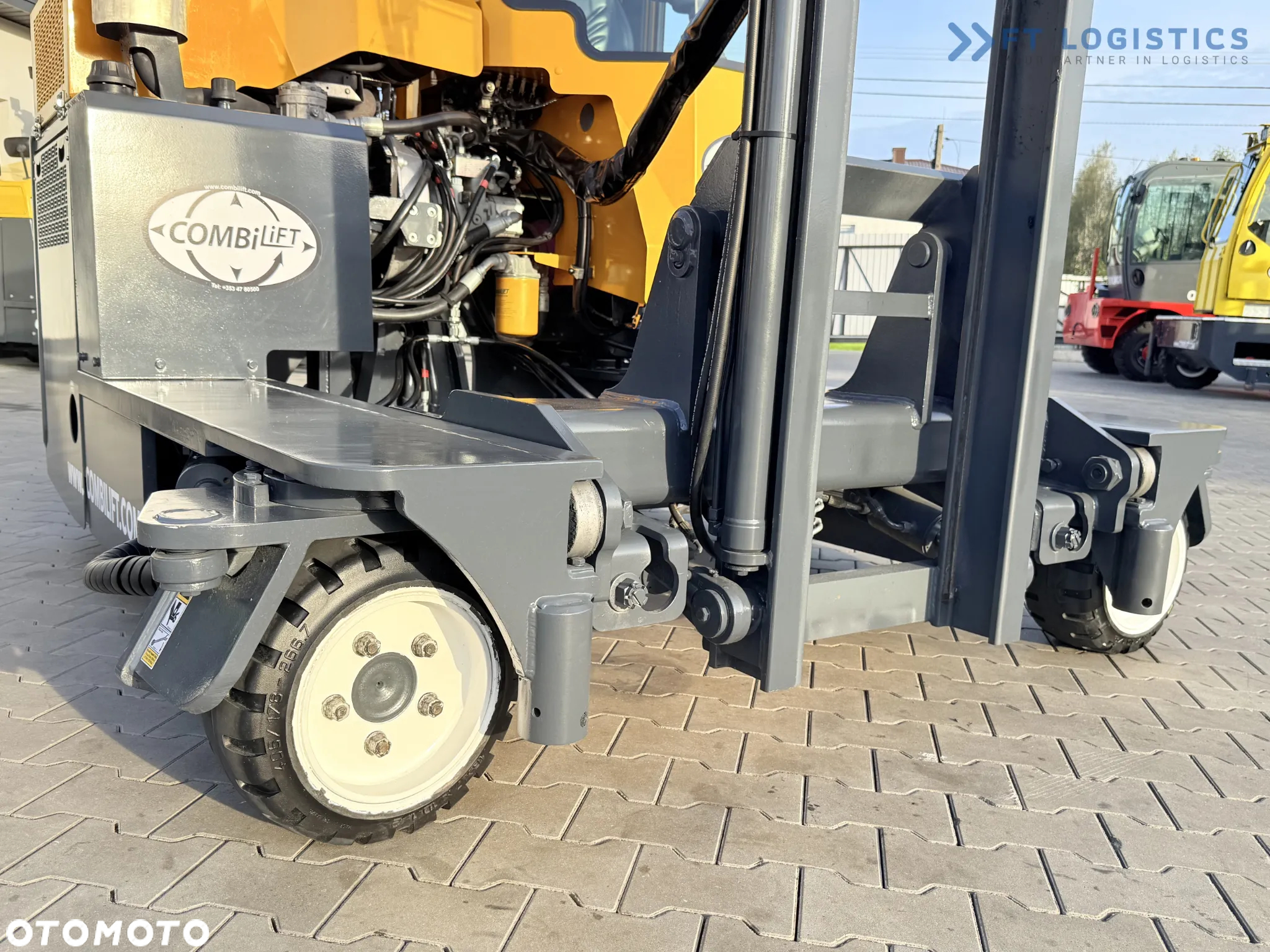 Combilift WÓZEK CZTEROKIERUNKOWY - WIELOKIERUNKOWY C3000 / GAZ/ DUPLEX 4500MM /JEDYNE 3096 MOTOGODZIN /  PRZESUW WIDEŁ / PEŁNA KABINA / STAN IDEALNY / Szeroka oferta wózków czterokierunkowych i bocznych, dopasowanych do różnorodnych potrzeb i zastosowań - 41