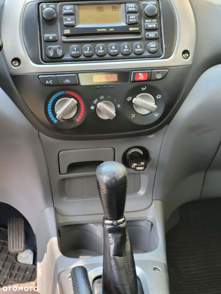 Toyota RAV4 1.8 VVT-i 4x2 - 8