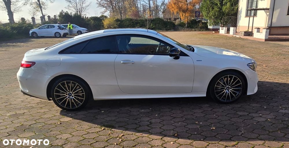 Mercedes-Benz Klasa E 400 4-Matic 9G-TRONIC - 8