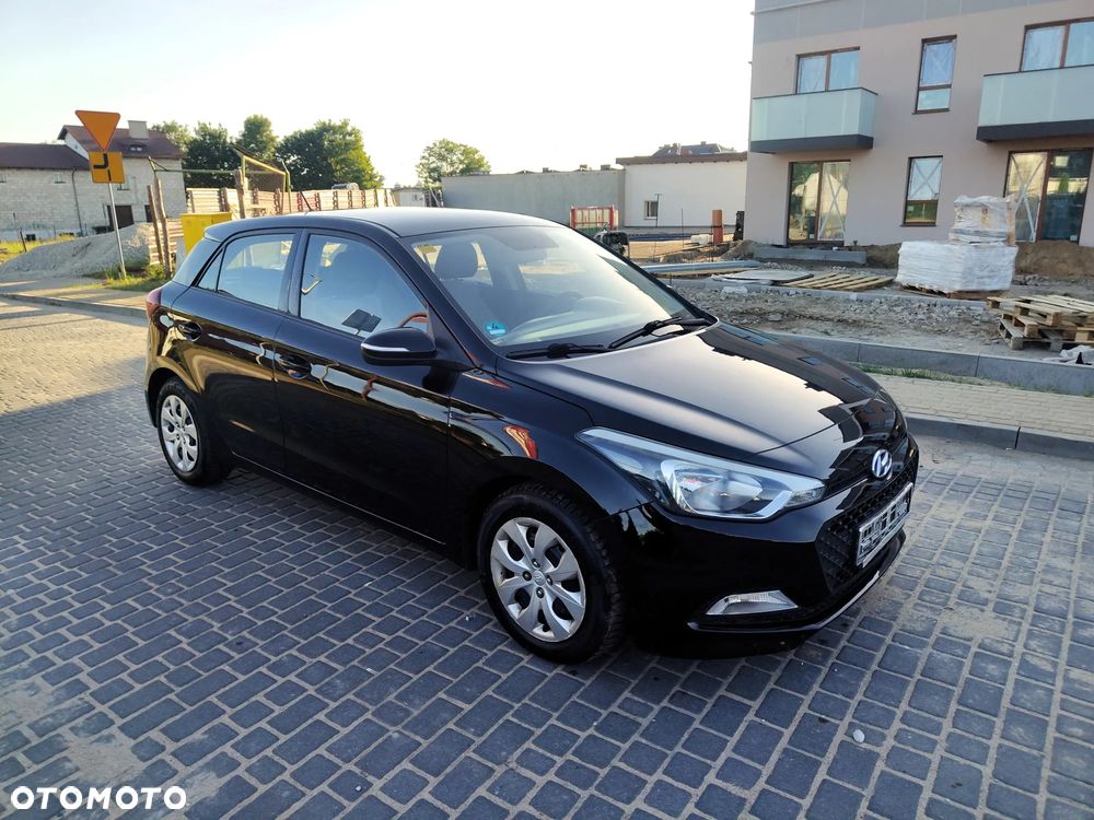Hyundai i20 blue 1.2 - 11