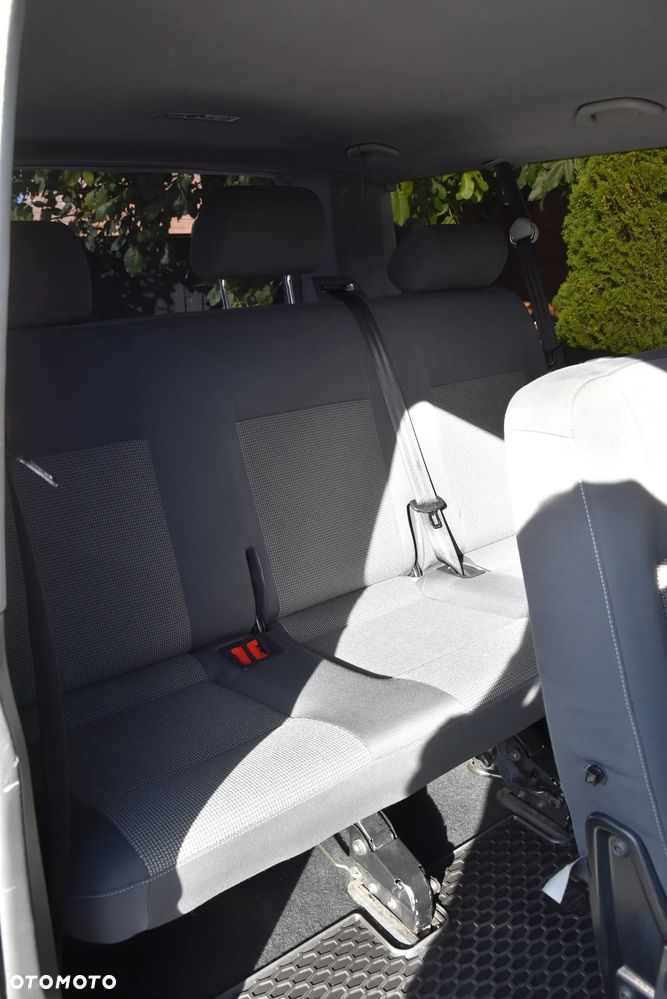 Volkswagen Caravelle - 20