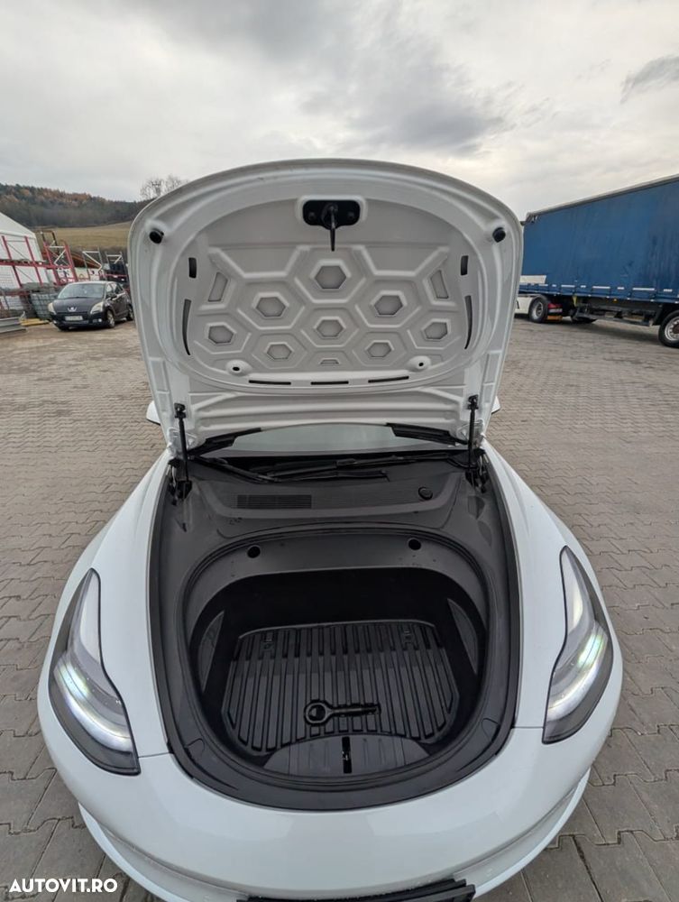 Tesla Model 3 - 13
