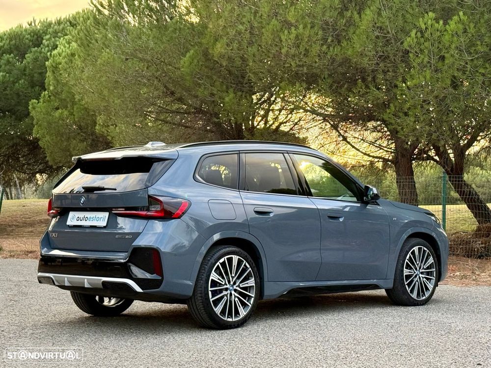 BMW iX1 eDrive20 Pack Desportivo M - 6