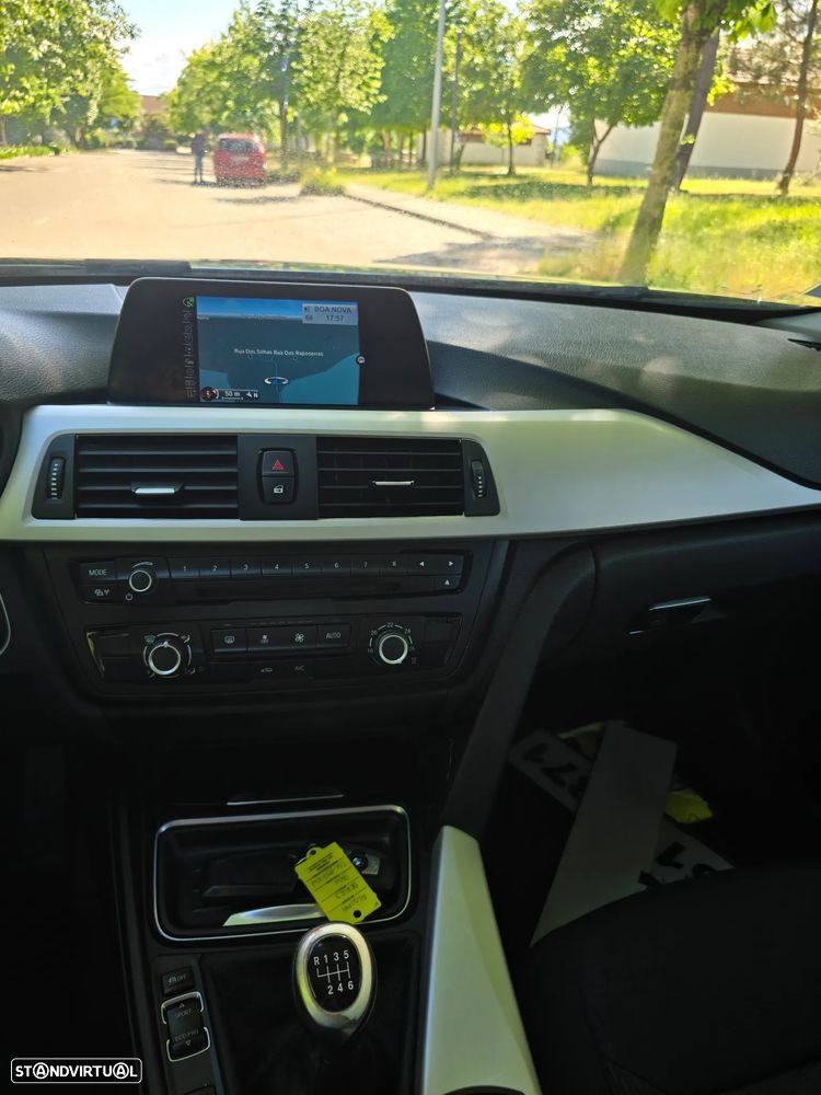 BMW 316 d Sport Line - 16