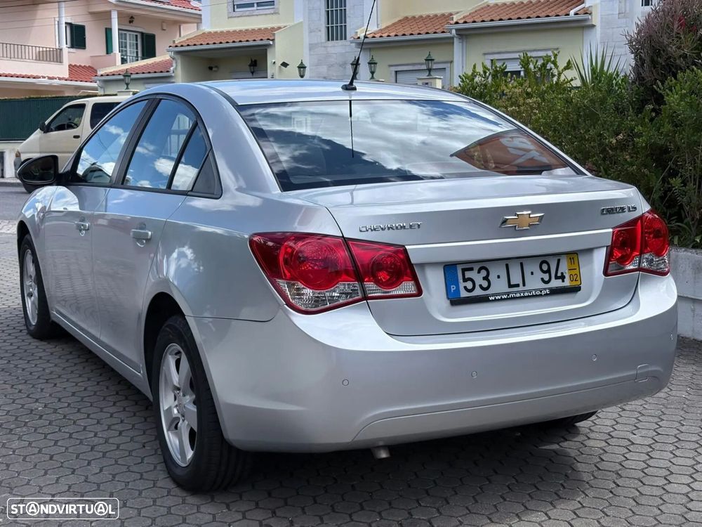 Chevrolet Cruze 1.6 LS - 24