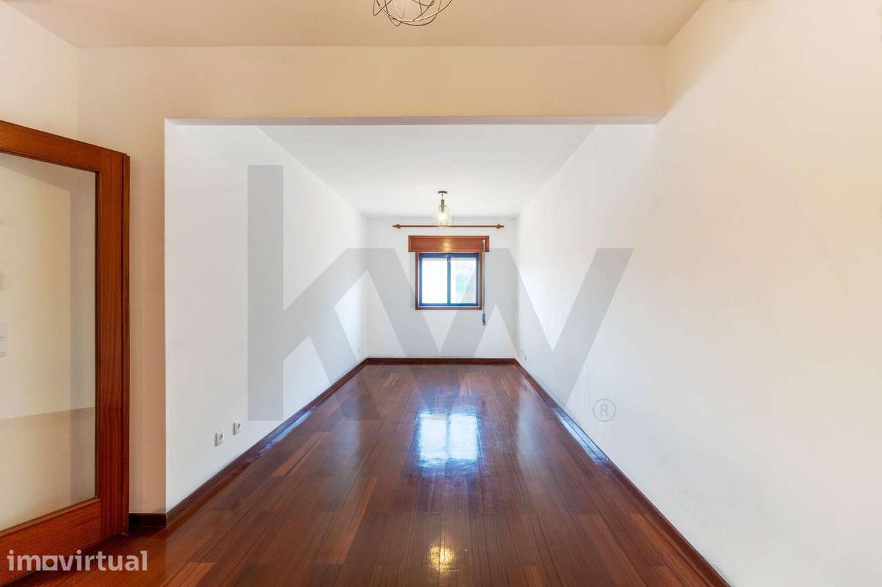 EXCELENTE T2+1 COM LUGAR DE GARAGEM, 2 ELEVADORES, FRENTE AO ARRÁBIDA - Grande imagem: 5/28
