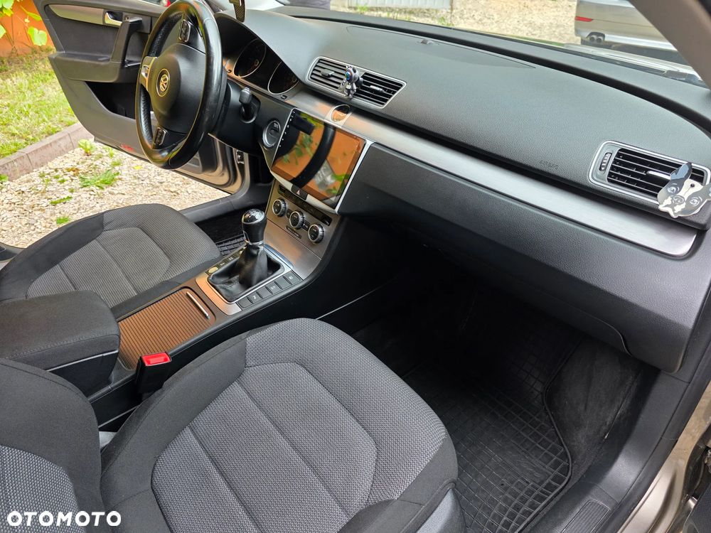 Volkswagen Passat 2.0 TDI Comfortline - 8