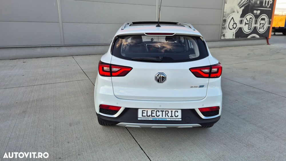 MG ZS EV Luxury - 35