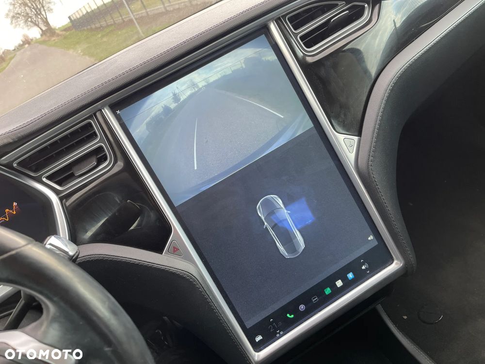 Tesla Model S - 14