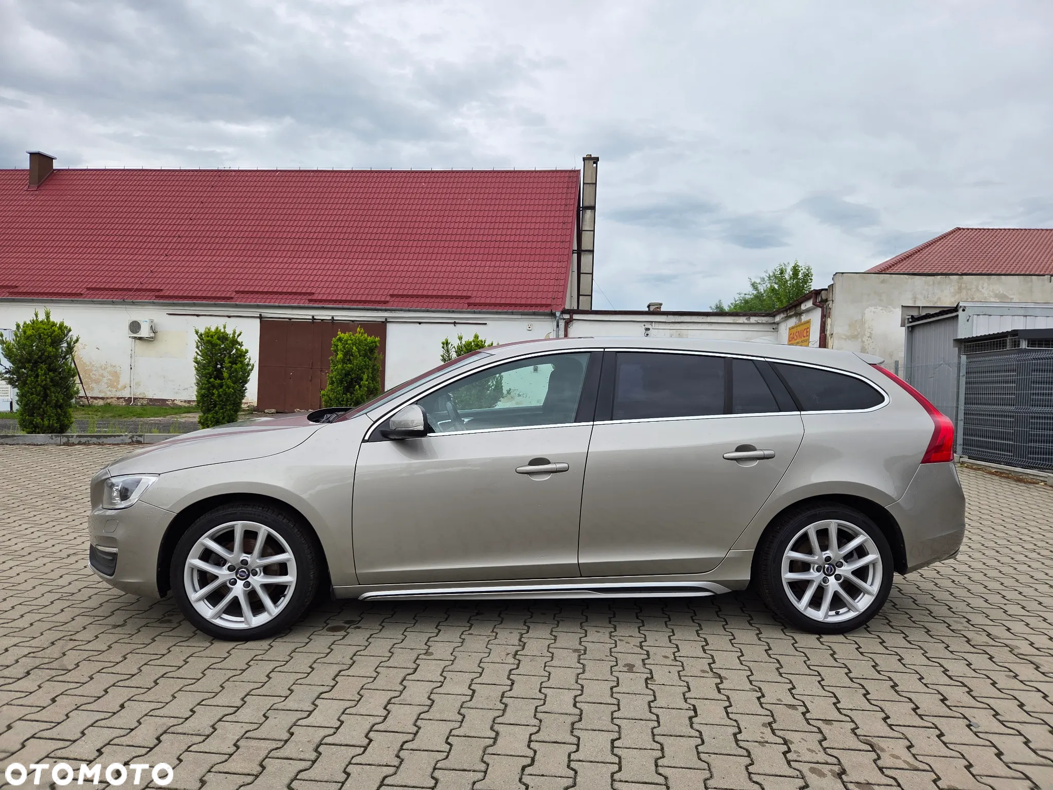 Volvo V60 D3 Momentum - 4