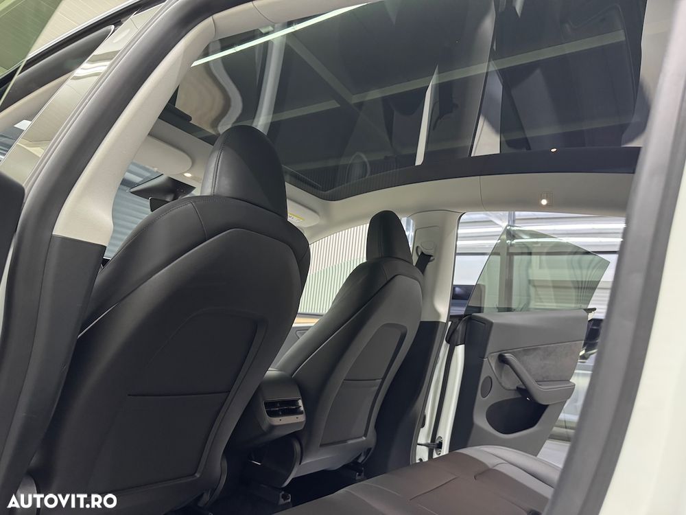 Tesla Model Y - 29