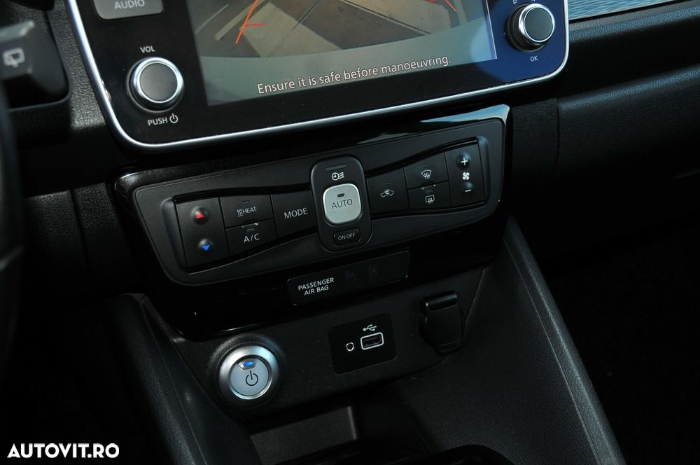Nissan LEAF 40 kWh N-Connecta - 12