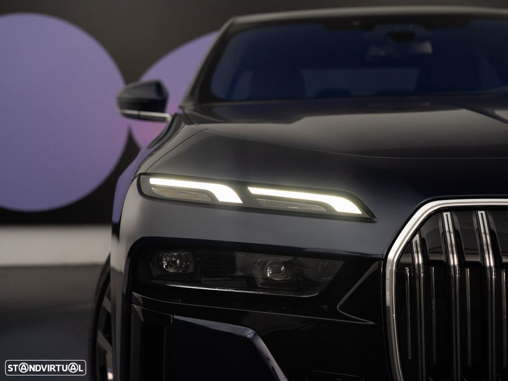 BMW i7 xDrive60 Pack Desportivo M - 10