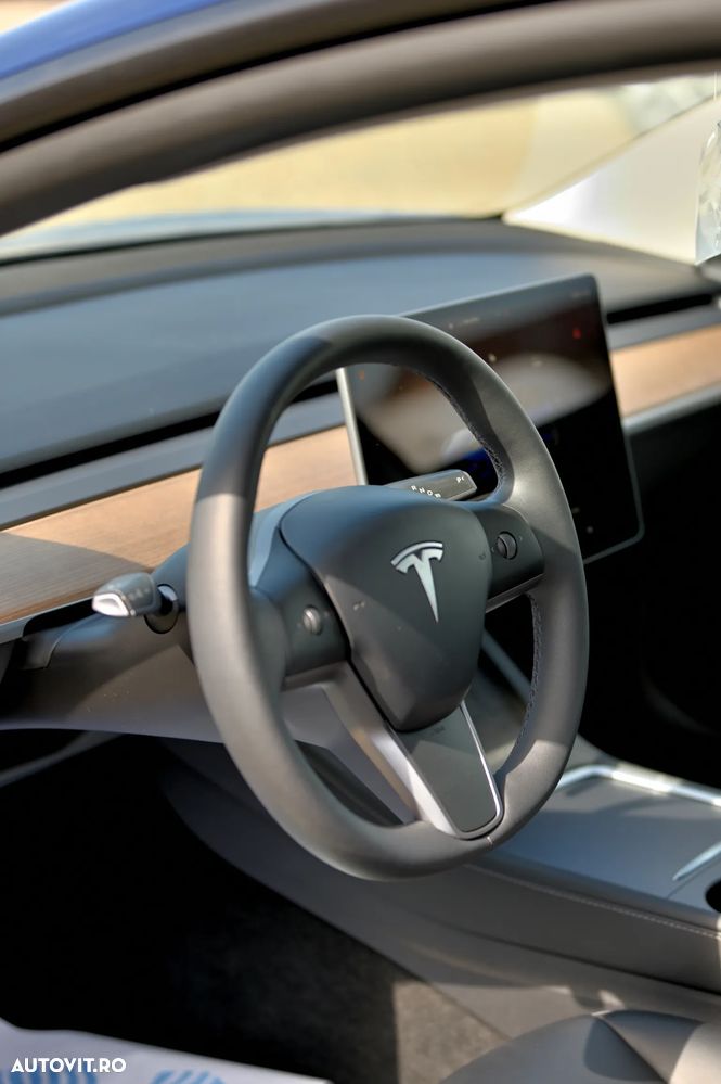 Tesla Model 3 - 5