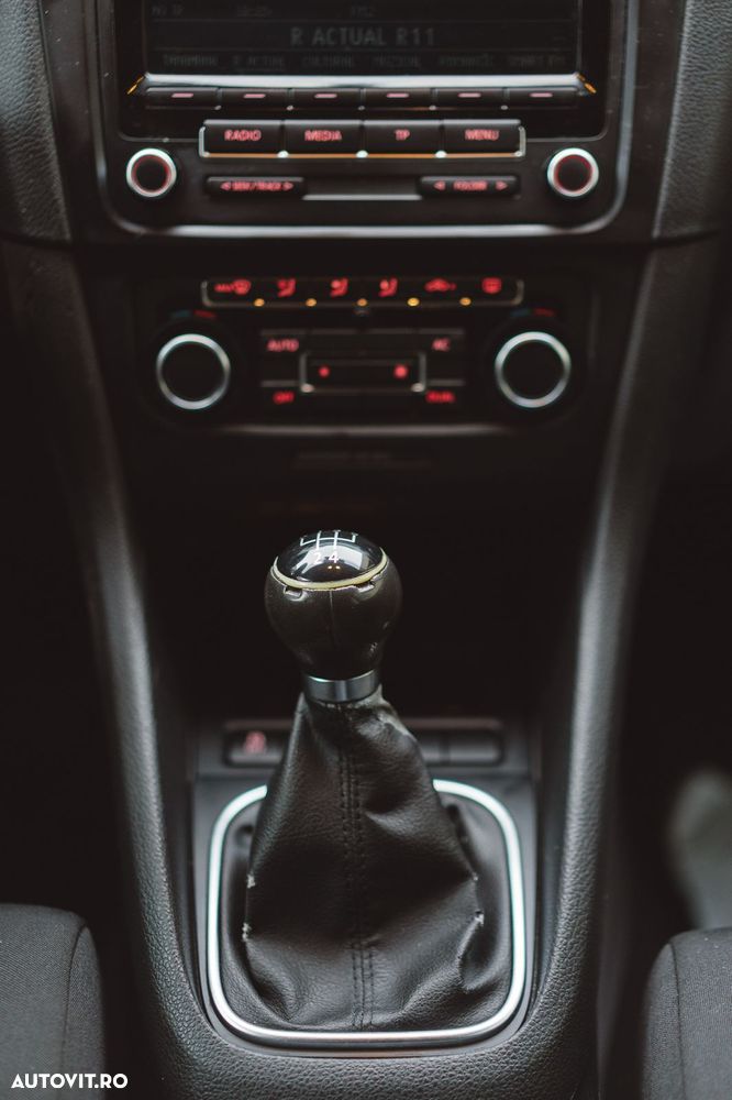 Volkswagen Golf 1.6 TDI DPF Comfortline - 11