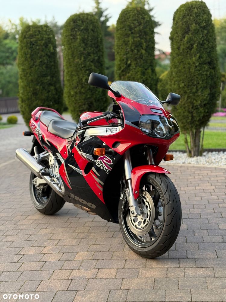 Suzuki GSX-R - 6