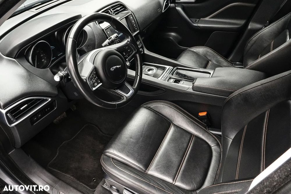 Jaguar F-Pace 20d AWD Pure - 12