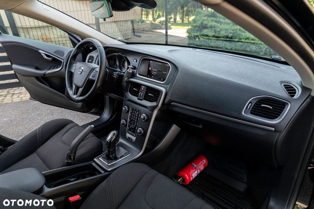 Volvo V40 D2 Momentum - 24