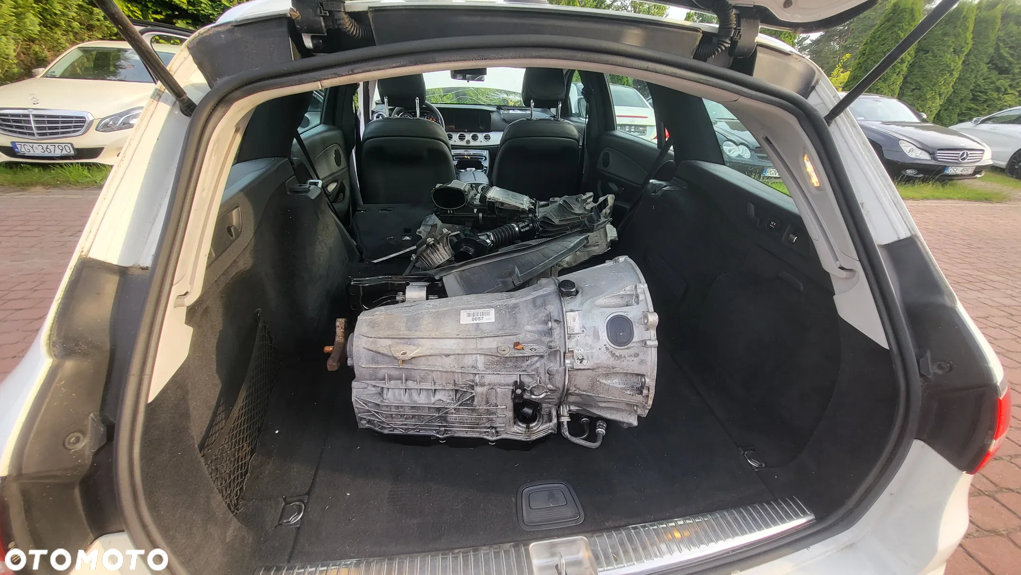 Mercedes-Benz Klasa E 220 d 4Matic T 9G-TRONIC - 35