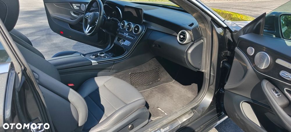 Mercedes-Benz Klasa C 300 4MATIC 9G-TRONIC - 39