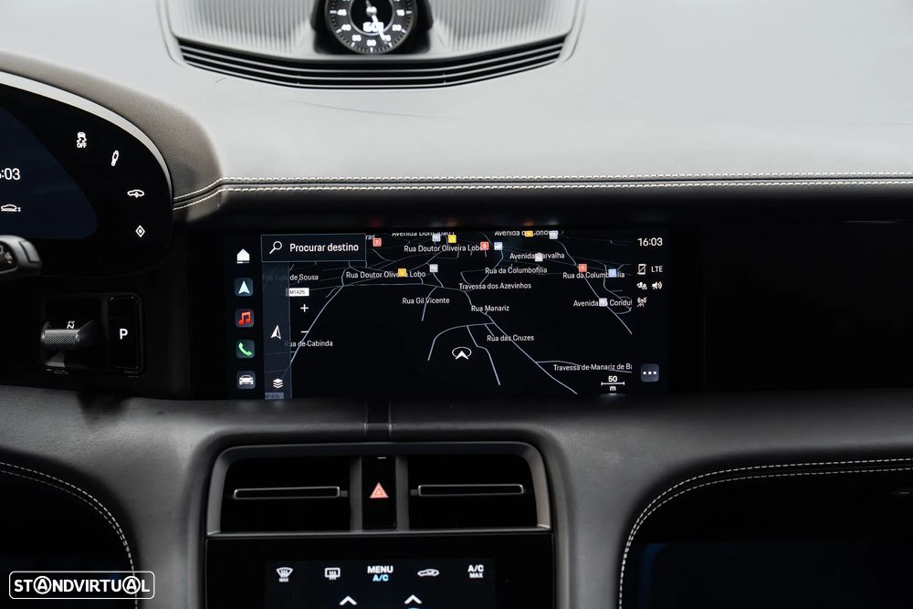 Porsche Taycan Cross Turismo 4 - 39