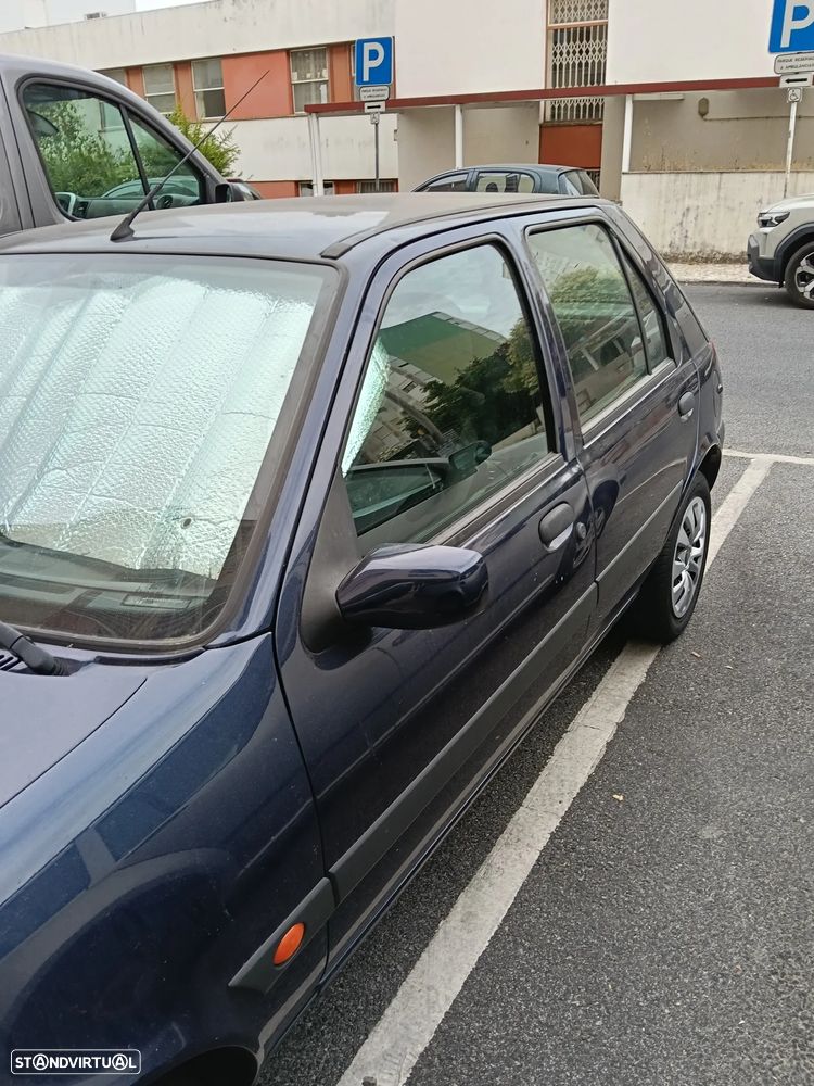 Ford Fiesta 2000 photo 2