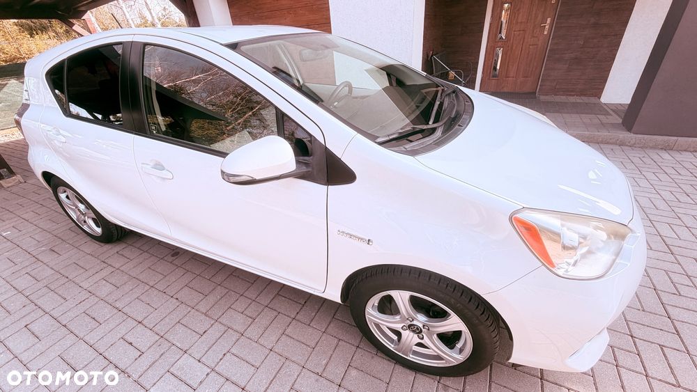Toyota Prius (Hybrid) - 14