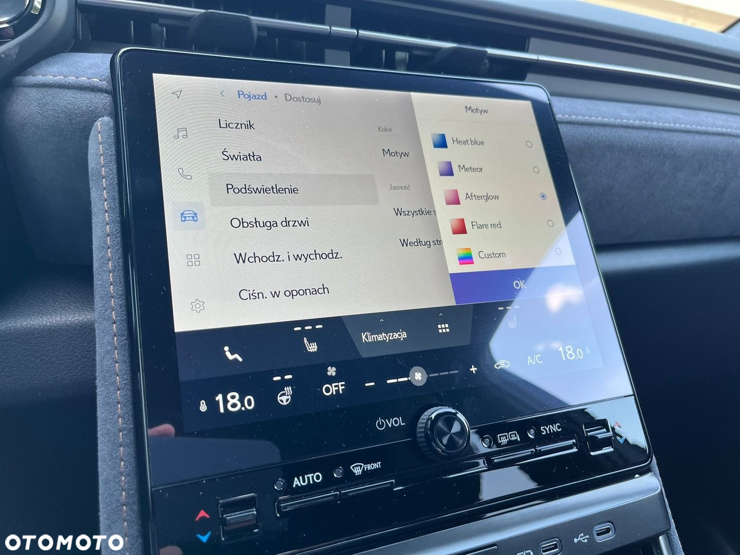 Lexus LBX 1.5 Hybrid Cool AWD - 19