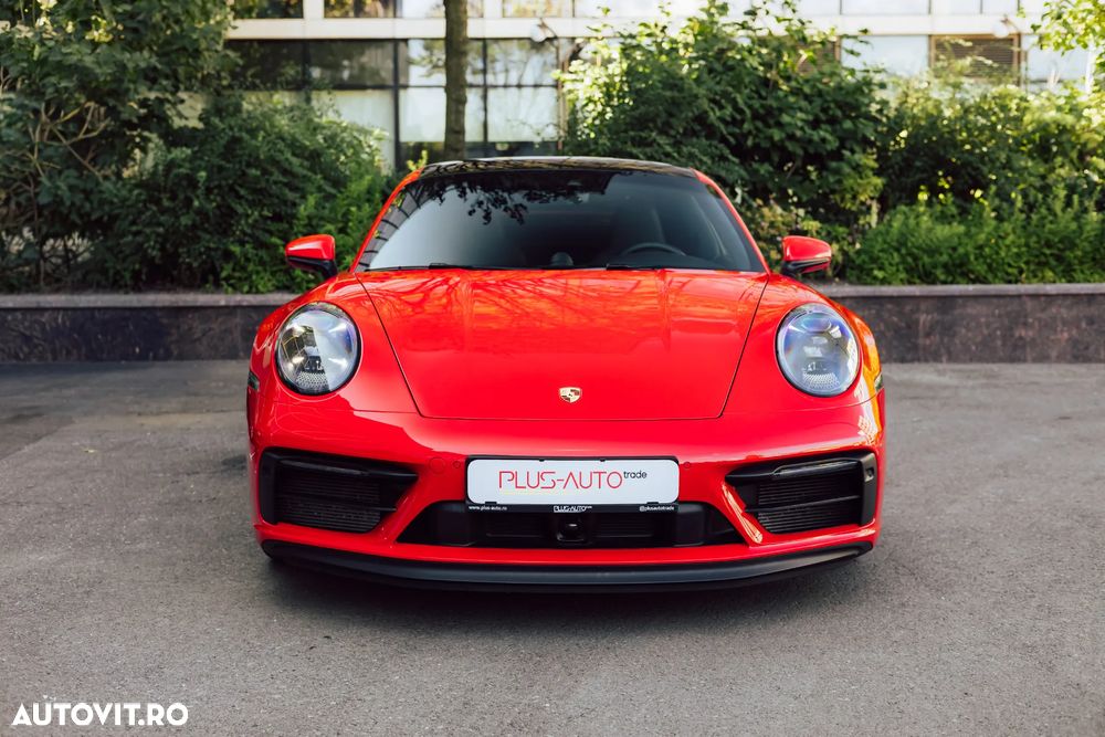 Porsche 911 Carrera 4 GTS PDK - 2