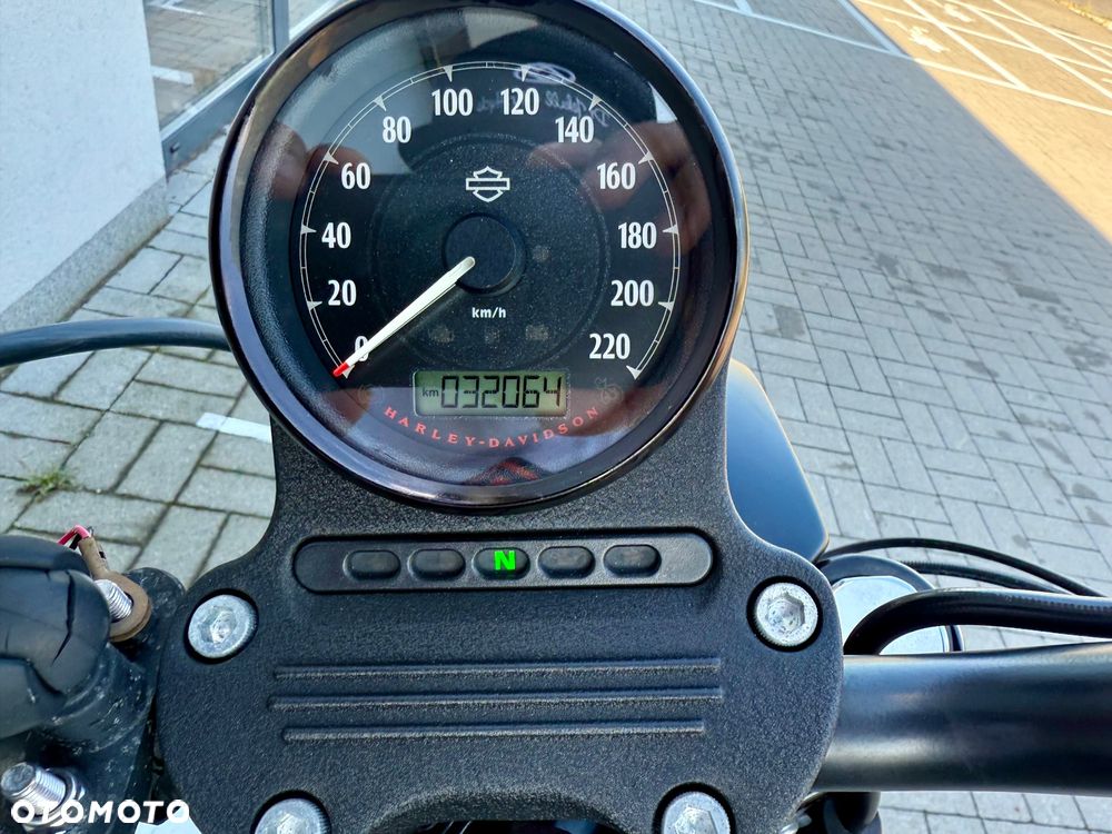 Harley-Davidson Sportster Iron 883 - 7