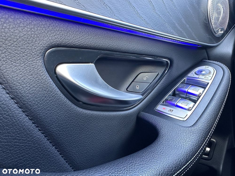 Mercedes-Benz GLC 200 d 4Matic 9G-TRONIC AMG Line Plus - 24