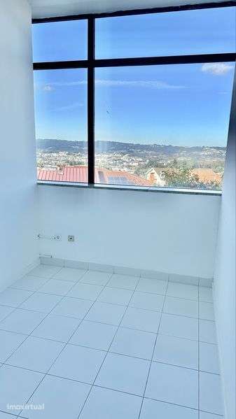 Escritório/Loja com garagem, muita luz natural e a 1min do centro. - Grande imagem: 4/6