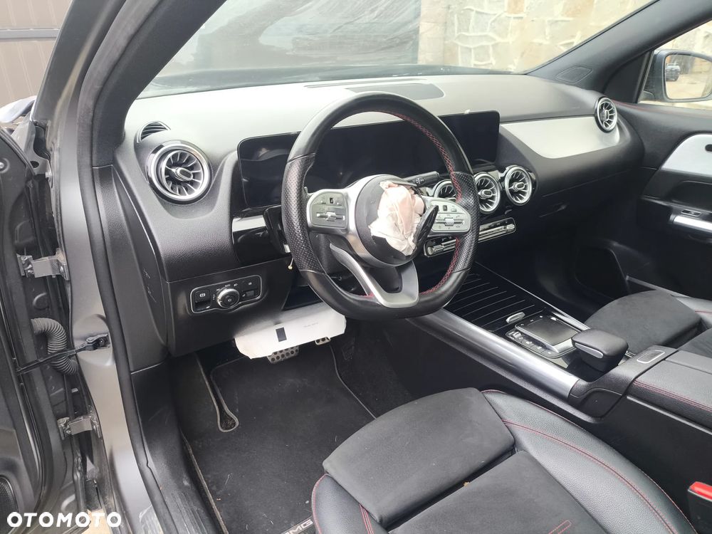 Mercedes-Benz GLA 250 4Matic 8G-DCT AMG Line - 14