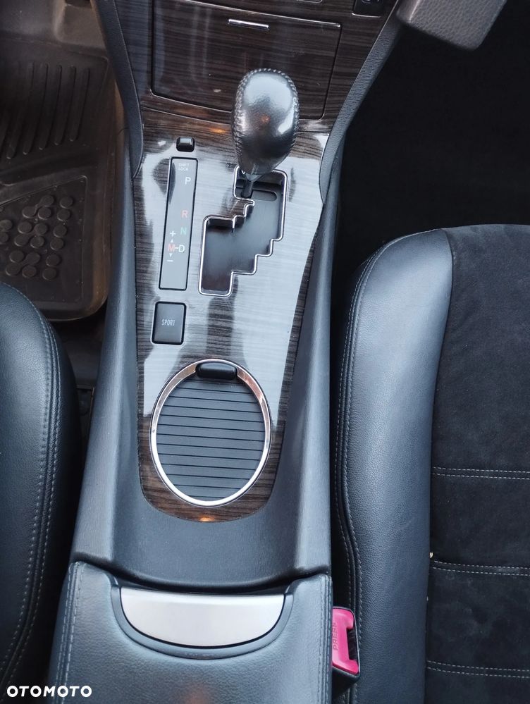 Toyota Avensis 2.0 Premium MS - 15