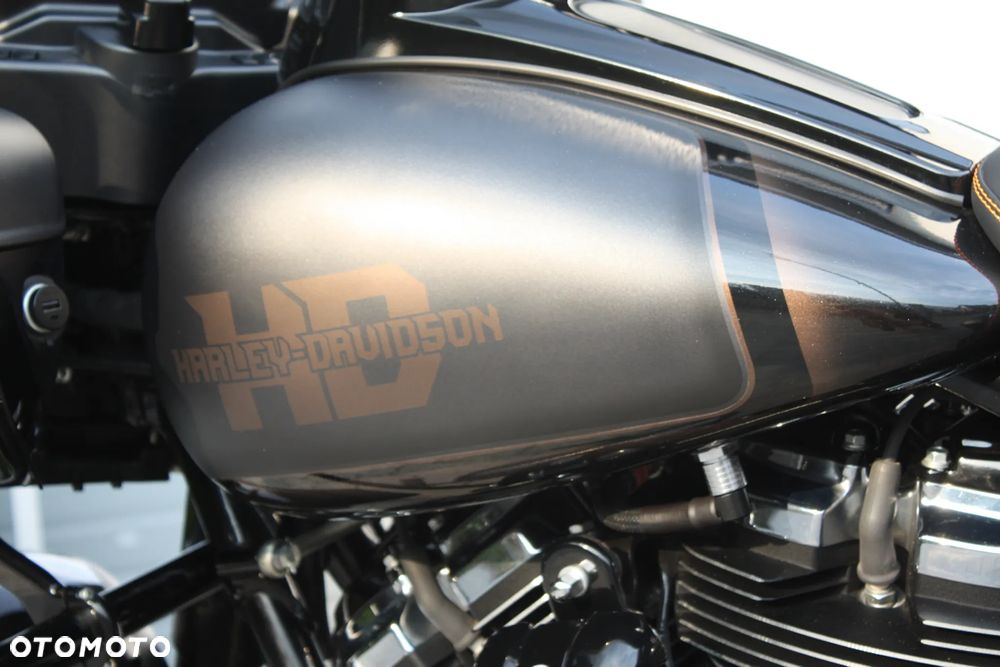 Harley-Davidson Touring Road Glide - 32