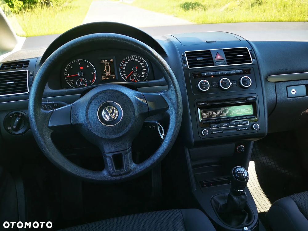 Volkswagen Touran - 11