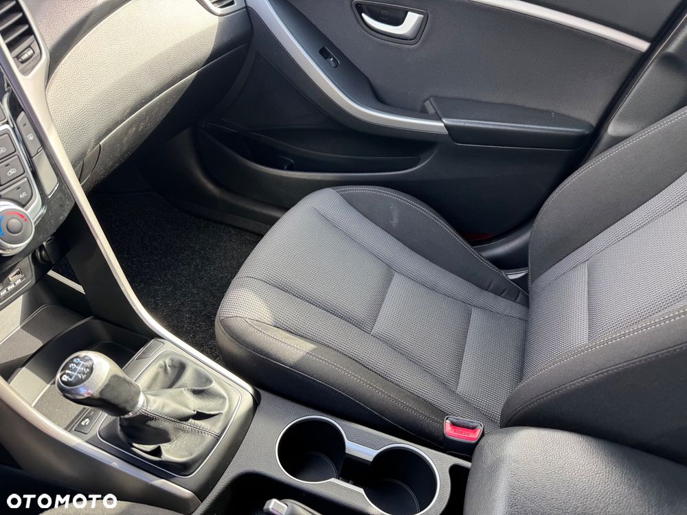 Hyundai i30 blue 1.6 GDI YES Gold - 12
