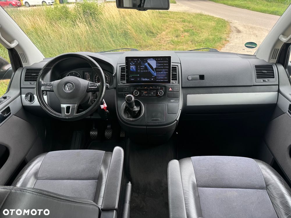 Volkswagen Multivan - 13