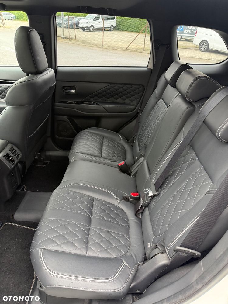 Mitsubishi Outlander 2.4 4WD Top - 16
