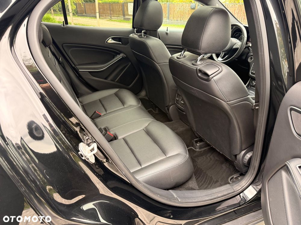 Mercedes-Benz GLA 250 4-Matic AMG Line - 13
