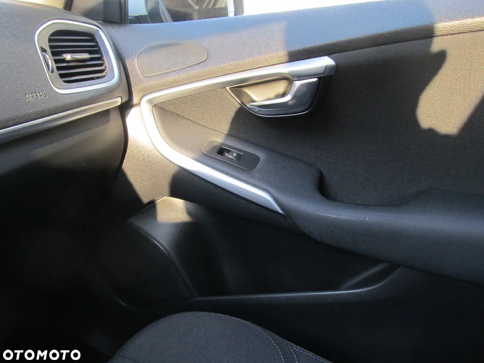 Volvo V40 D3 R-Design Momentum - 6