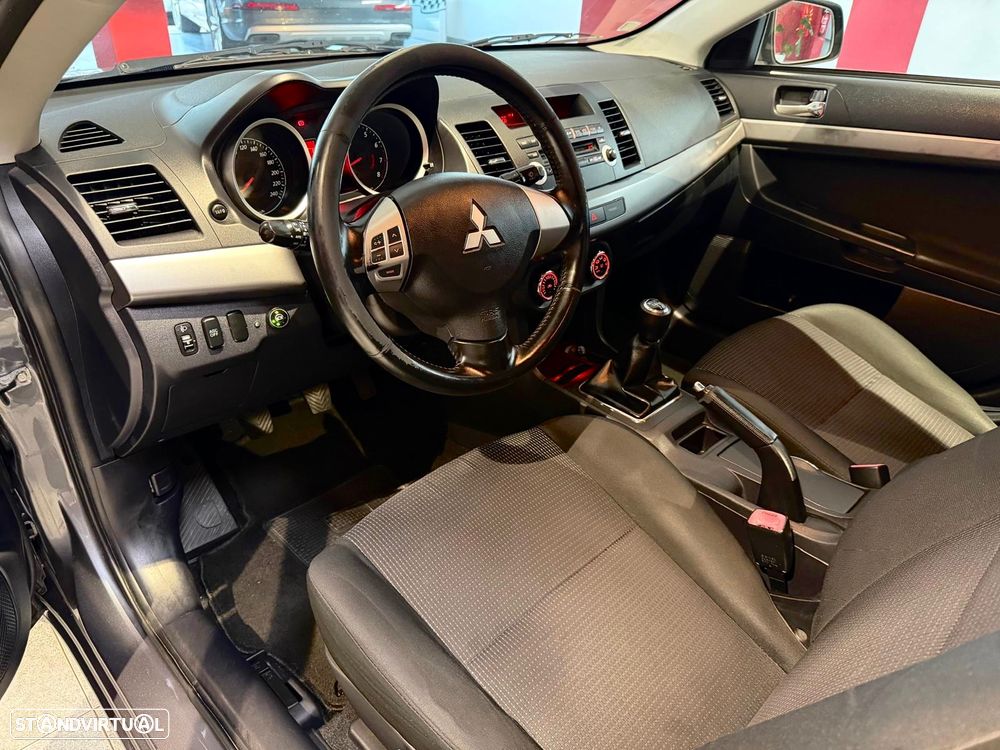 Mitsubishi Lancer - 7