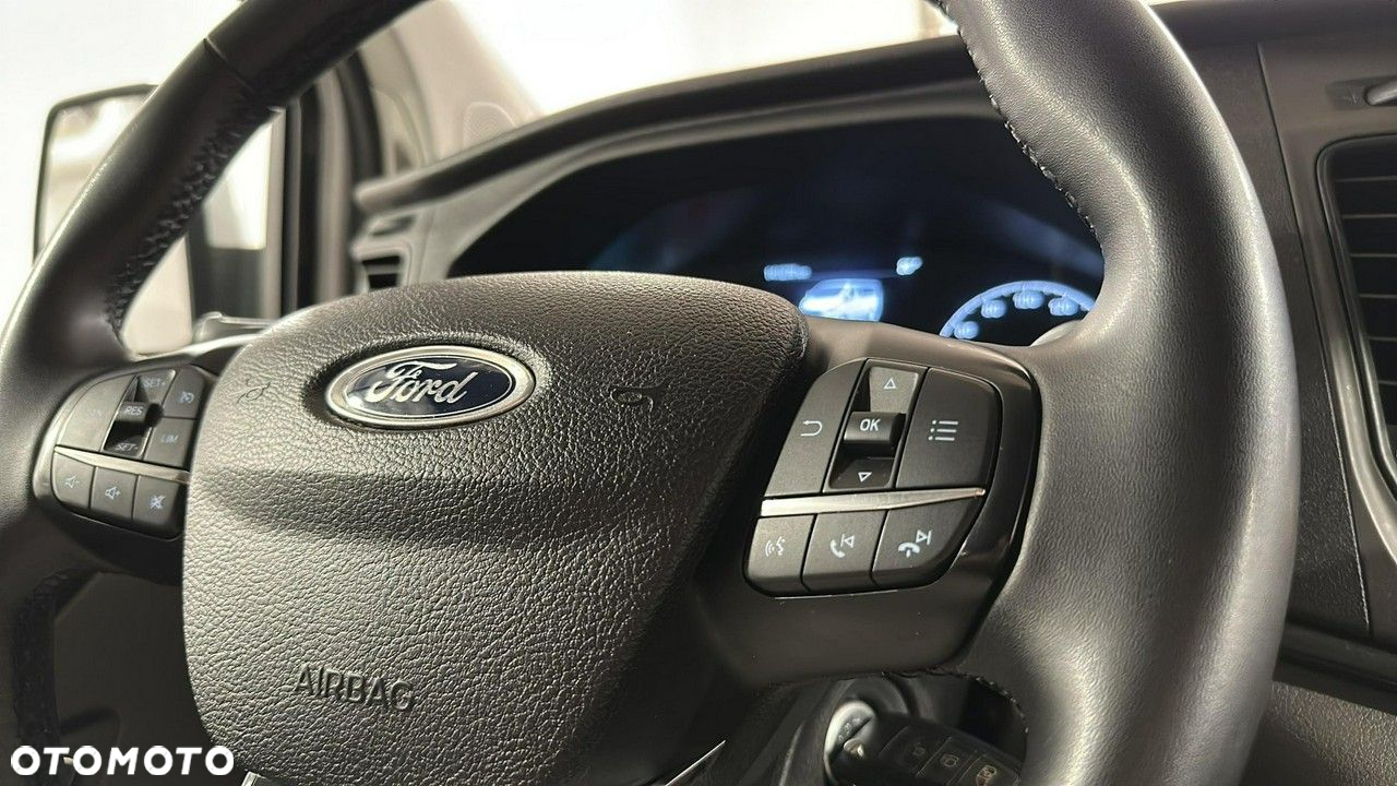 Ford Custom - 20
