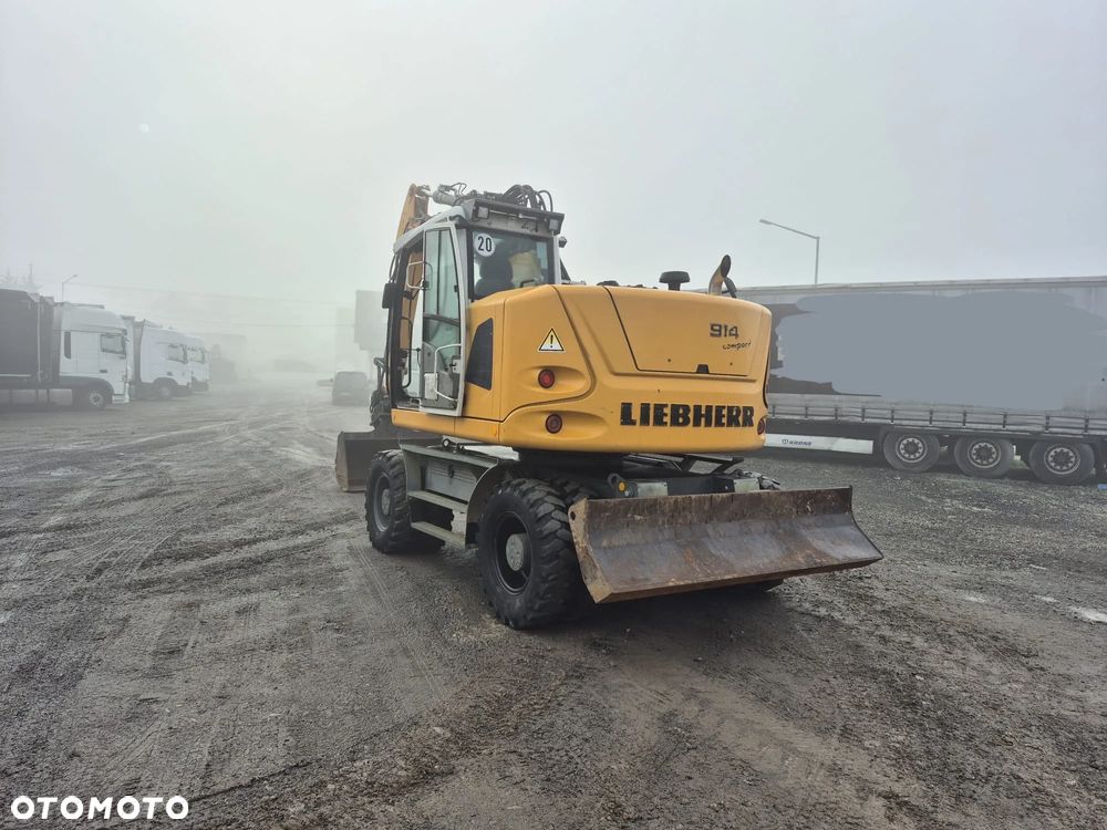 Liebherr A914 - 5