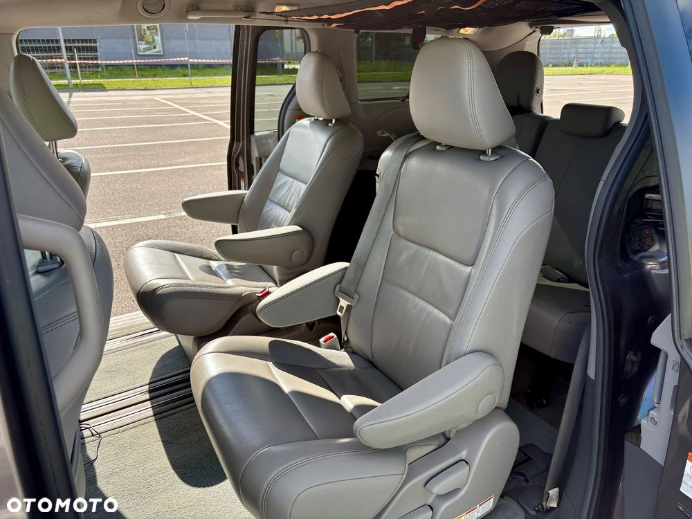 Toyota Sienna 3.5 V6 - 10