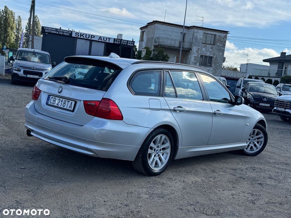 BMW Seria 3 318d Sport Line - 10